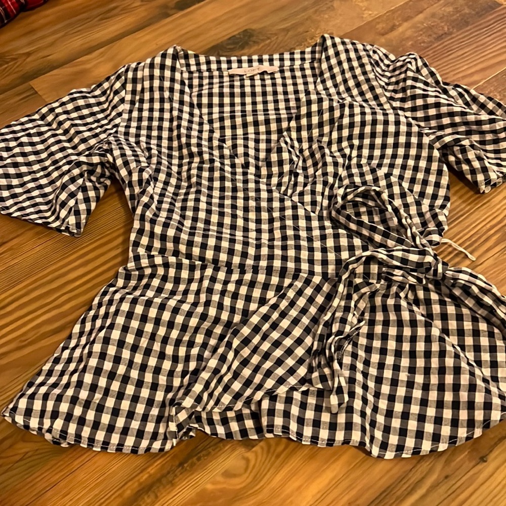 Loft Petites Blue/white checkered wrap blouse size xs